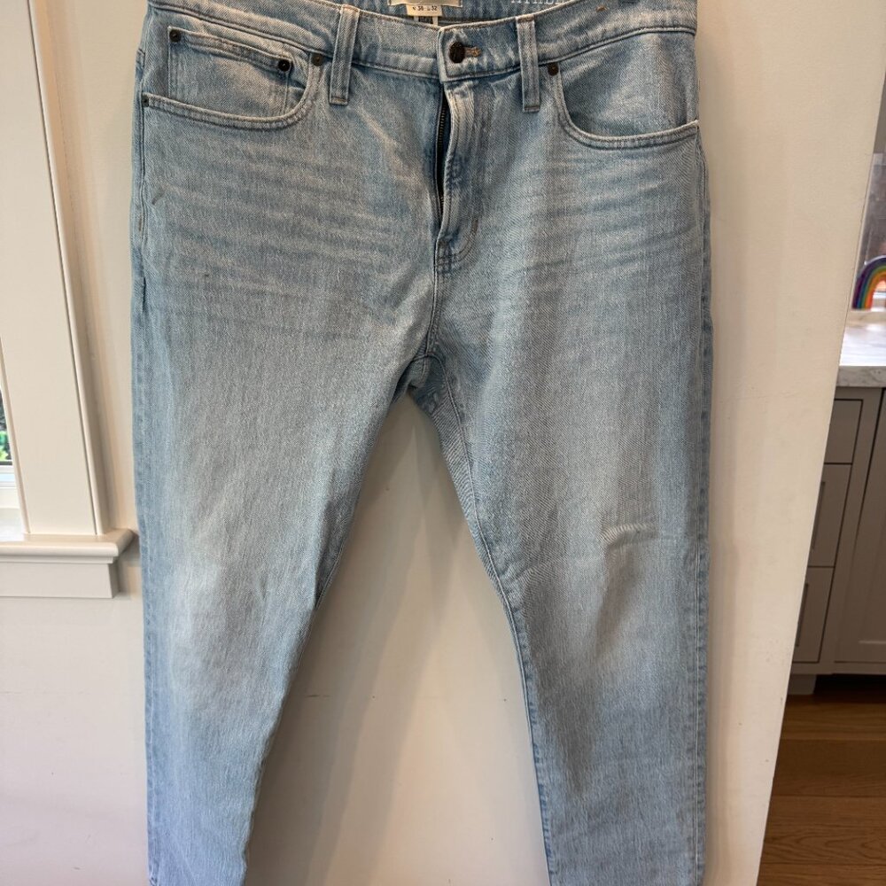 Madewell Men's athletic slim jeans in a light wash (36X32)
